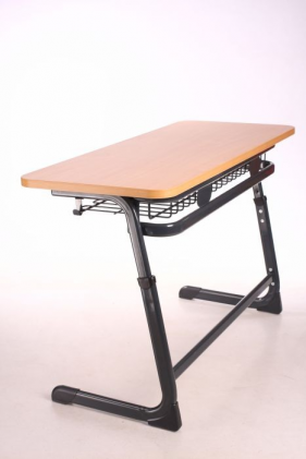 Школьный стол с пеналом